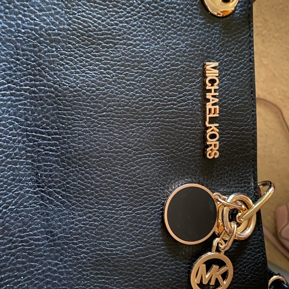 Michael Kors Black shoulder bag with handles. - Picture 3 of 9